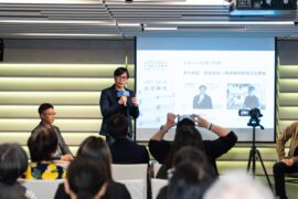 講座現場，圖中為時任臺南國家美術館籌備處主任黃宏文