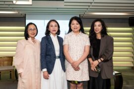 第 14 屆台南藝術博覽會藝術講座【超越市場：當藝術走進生活 ，價值如何被理解？】左至右：樸湘 PU SHIANG創辦人 Sophie Wang、HSkin 藝術沙龍執行總監呂佳真（Michellele Lu）、社團法人中華民國畫廊協會理事長陳菁螢、畫廊協會（台北國際藝術博覽會）藝術總監姚妤萱