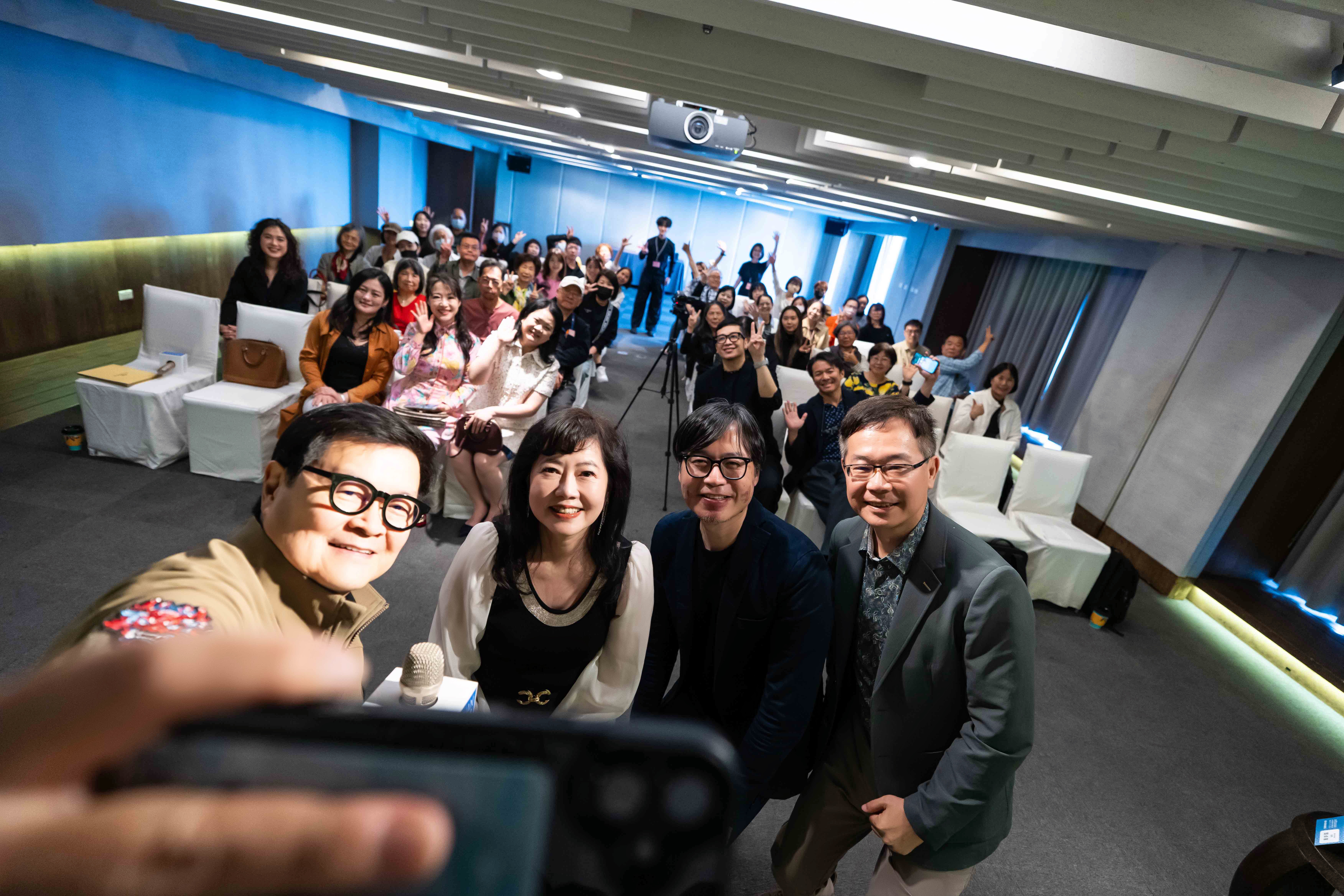 南方策動：南國美館 × 南美館的區域文化實踐講座現場（左起主持人陸潔民、畫廊協會理事長暨臺南市美術館董事長游文玫、臺南國家美術館籌備處主任黃宏文、臺南市美術館館長龔卓軍