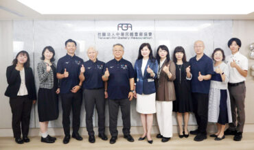 京都府副知事來訪畫廊協會，左5位：京都府副知事古川博規、左6：畫廊協會秘書長暨臺南市美術館董事長游文玫、右4：台灣．台北京都俱樂部會長內片貴子